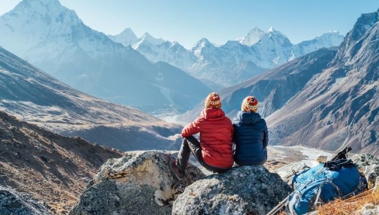 Британские экологи обнаружили пластиковые волокна на вершине Эвереста - «В мире»