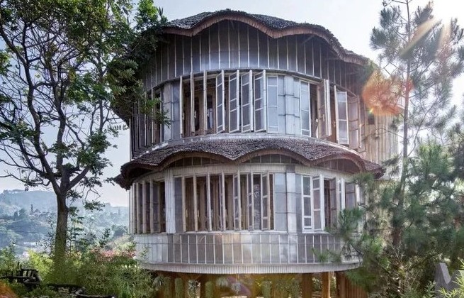 В Индонезии построили жилой дом из переработанного пластика и бамбука - «В мире»