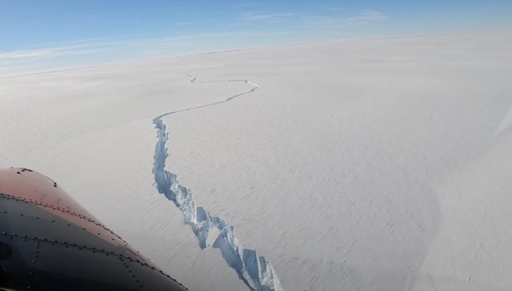 От Антарктиды отделился айсберг, размером с Санкт-Петербург - «В мире»