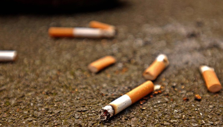 Оплачивать уборку окурков в Великобритании будут производители сигарет - «В мире»