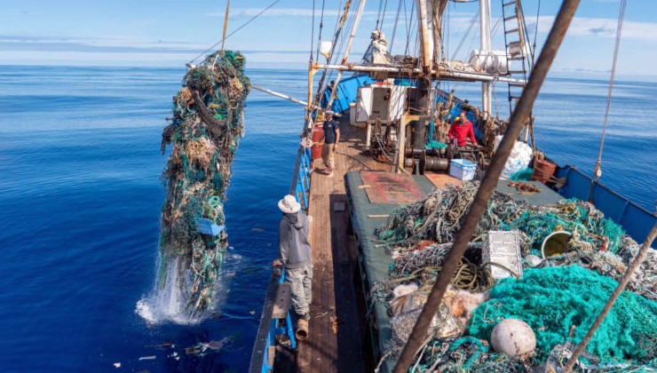 Отходы от еды на вынос составили 50% пластикового мусора в океане - «В мире»