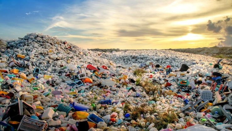 В Европе закрыли крупнейшую нелегальную мусорную свалку - «В мире»