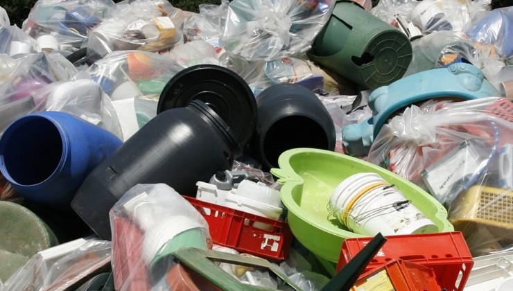 Более половины отходов в России составляет пластик - «Экология России»