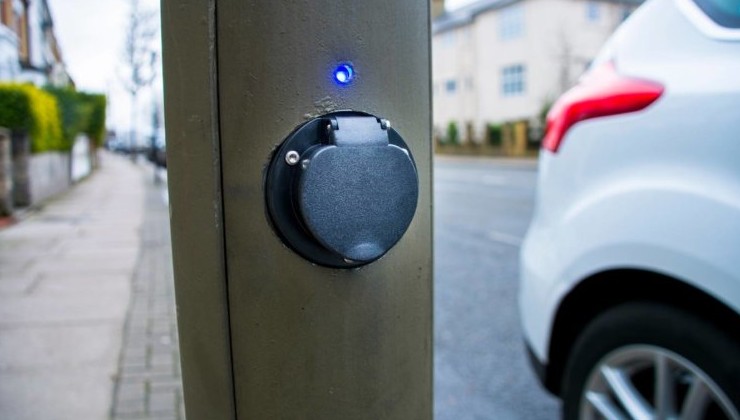 В Ирландии можно будет подзарядить автомобиль от фонарного столба - «В мире»