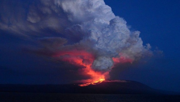 Проснулся галапагосский вулкан «Волк» - «В мире»