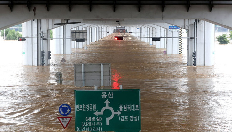 Такого не было 80 лет: Сеул затопили ливни - «В мире»