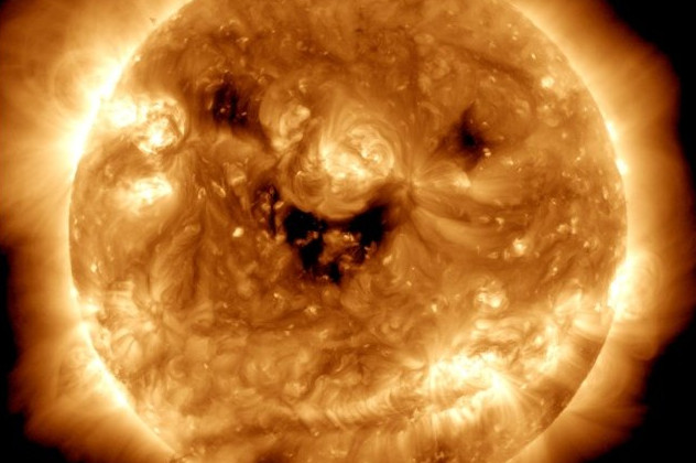 Астрофизики показали «улыбку» Солнца - «В мире»