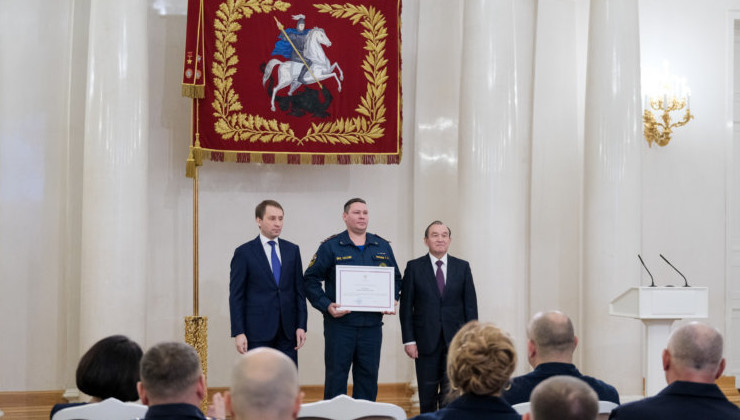 Александр Козлов вручил награды столичным пожарным за помощь в тушении лесных пожаров - «Экология России»
