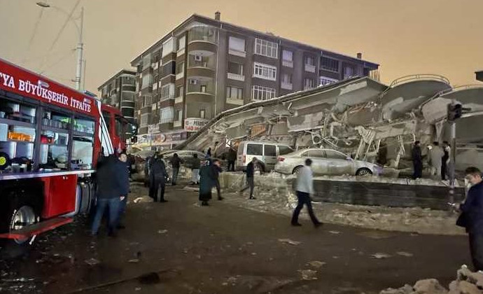 Сообщается о более 600 погибших при землетрясении в Турции и Сирии - «В мире»
