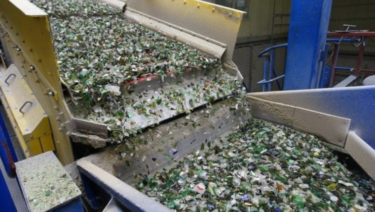 В Якутии запущена переработка стекла для производства тротуарных плиток и скамеек - «Зеленая Экономика»