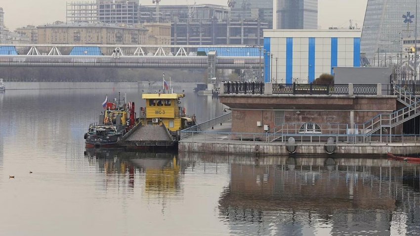 Около 400 тонн мусора собрал коммунальный флот с водной акватории Москвы - «Экология»