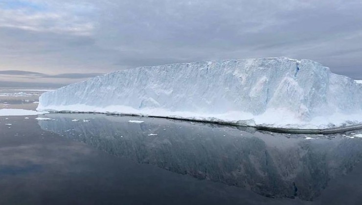 Крупнейшему айсбергу грозит исчезновение - «В мире»