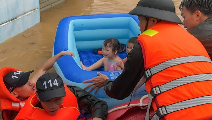 Сильные дожди вызвали наводнения и оползни на севере Вьетнама - «В мире»