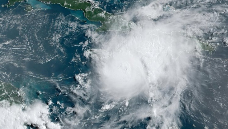 Ураган «Берил» угрожает Мексике после прохождения по Каймановым островам - «В мире»