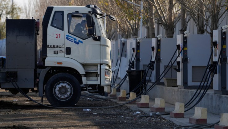 Китай ускоряет переход тяжёлого транспорта на электротягу - «В мире»
