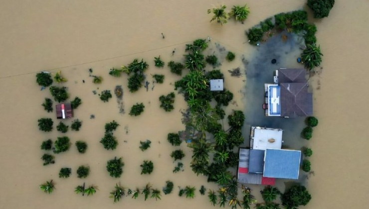Индонезия требует 4,8 трлн рупий с компаний, связанных с наводнениями на Суматре - «В мире»